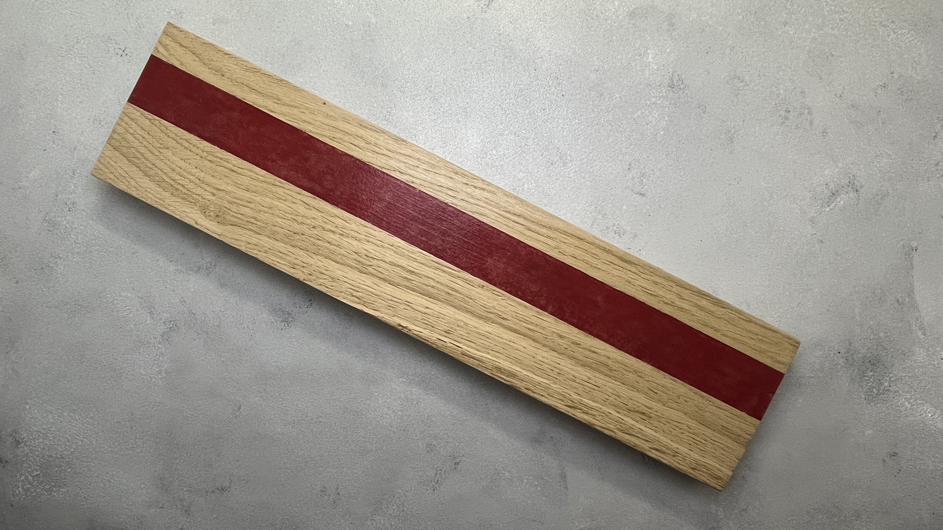 Porte-couteau aimanté petit modèle bois teinté rouge PBDesign artisanal