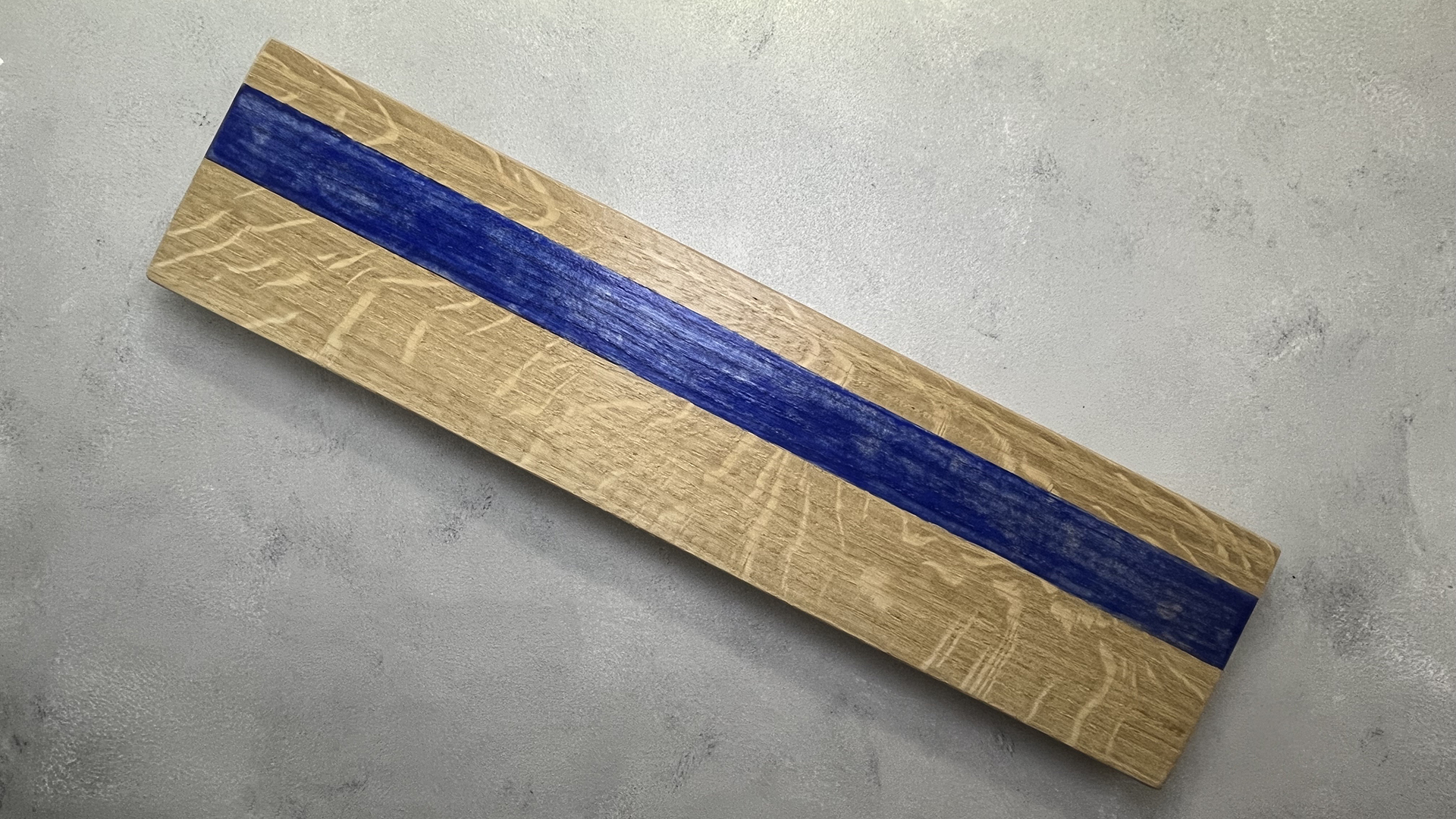 Porte-couteau aimanté taille M bois teinté bleu PBDesign artisanal