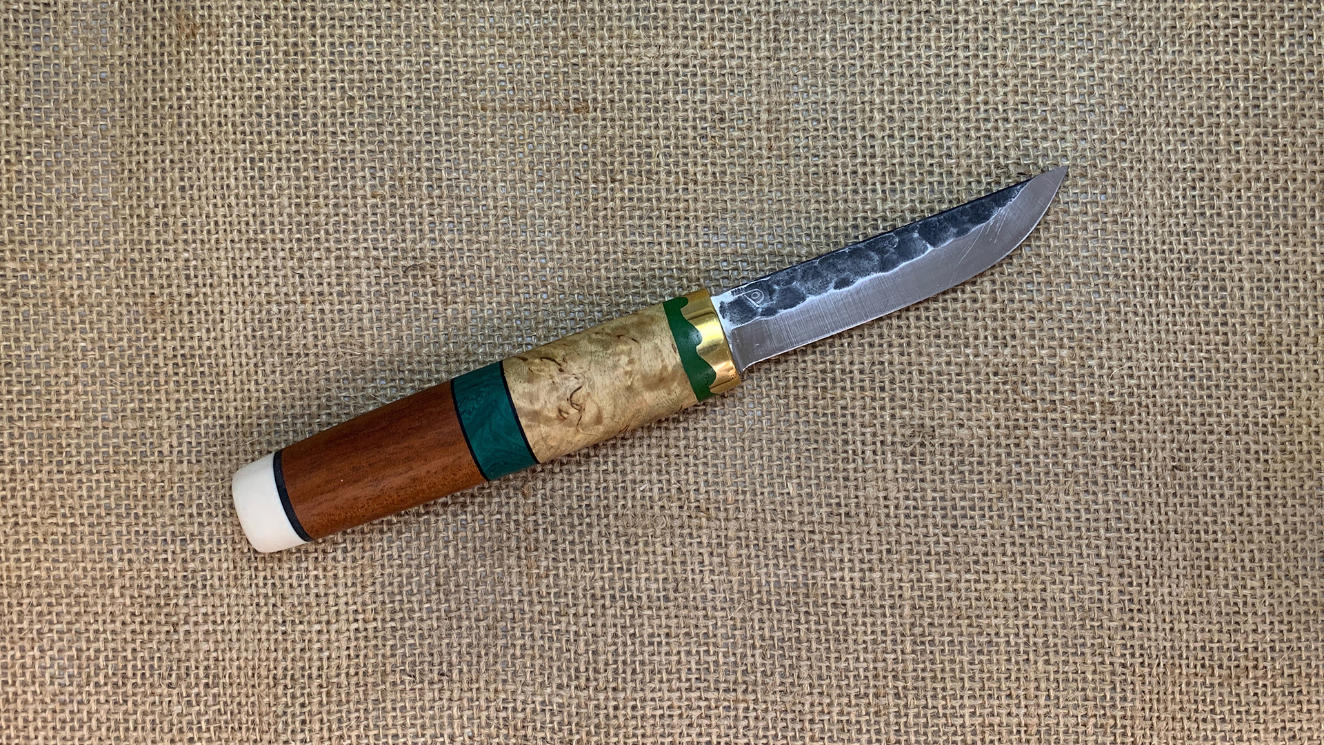 Couteau artisanal Puukko vert